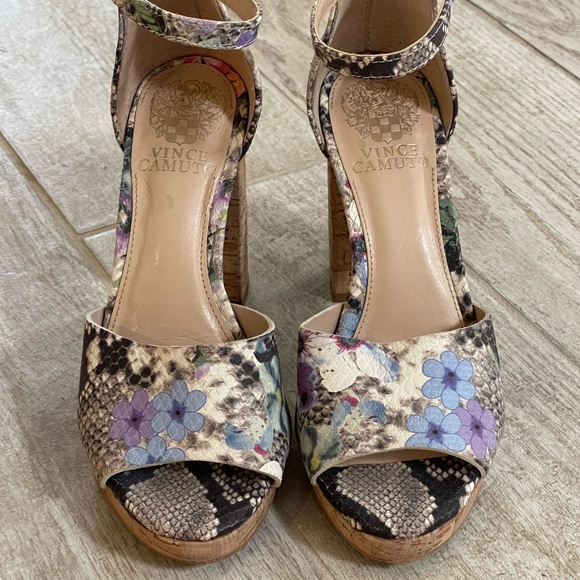 - Vince Camuto snake and floral print *chunky heel - Picture 3 of 5